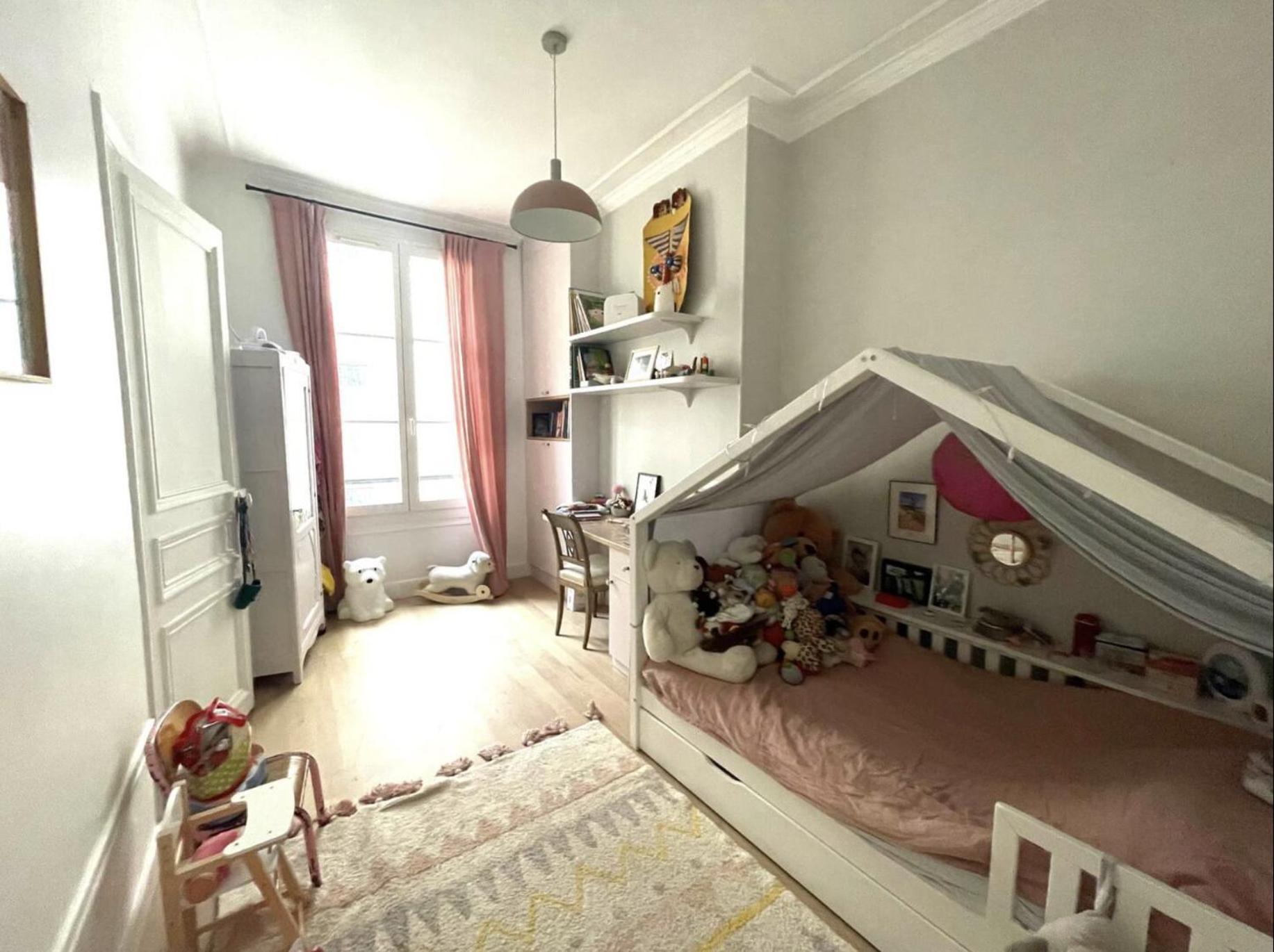 3 Bedrooms In Montmartre Appartement *